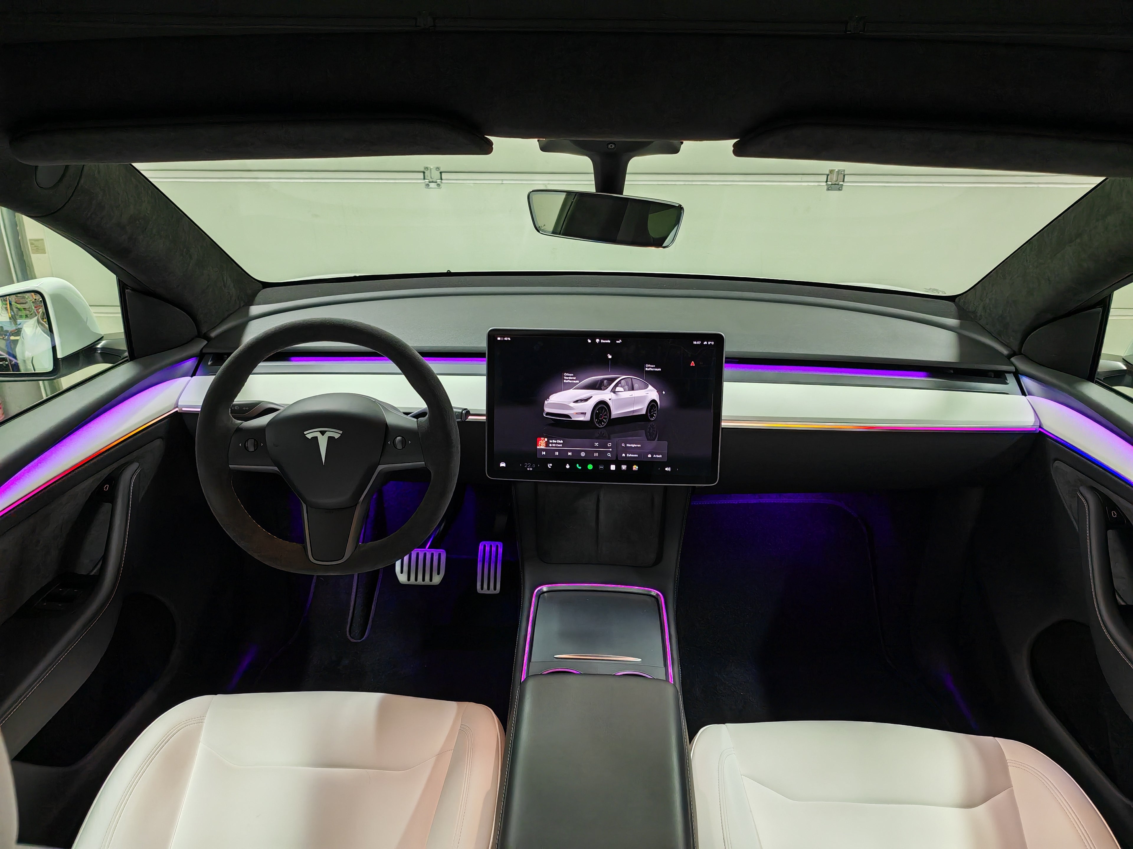 Ambientebeleuchtung Nachrüst-Set inkl. Montage – Tesla Model 3 / Y (App-gesteuert)