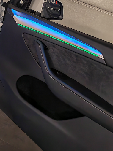 Ambientebeleuchtung Nachrüst-Set inkl. Montage – Tesla Model 3 / Y (App-gesteuert)