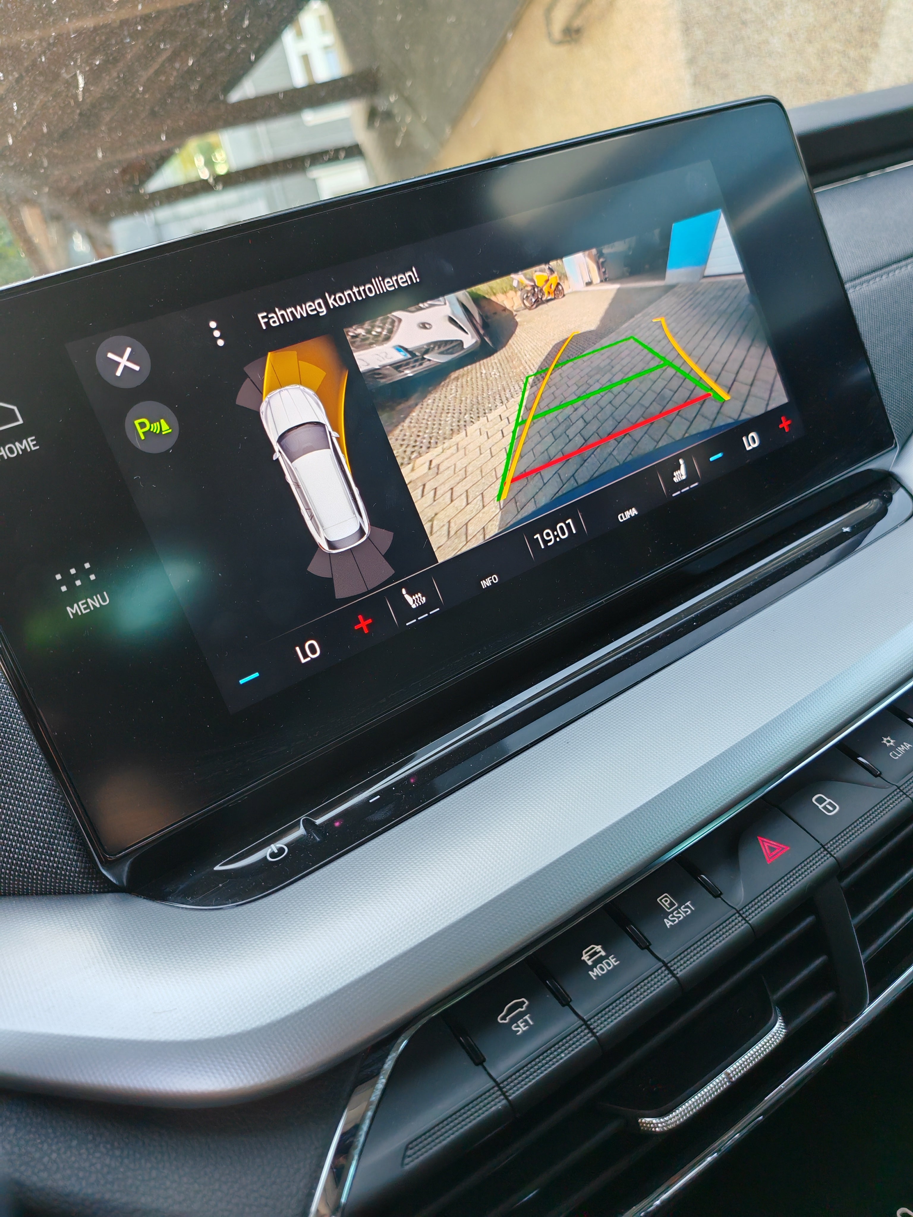 Skoda Ocatvia NX – Rückfahrkamera Nachrüstung inkl. Montage ab